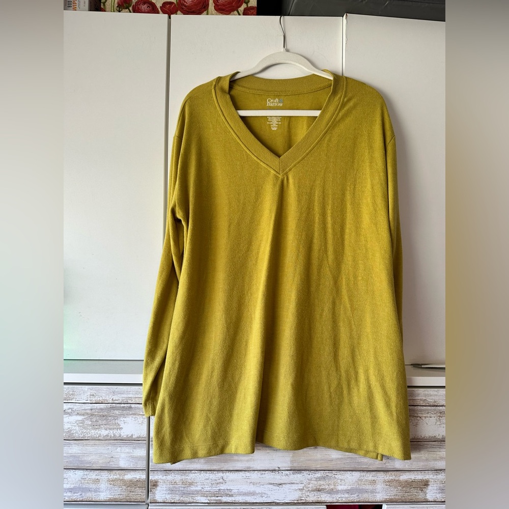 💛 Croft & Barrow Extra Cozy Yellow Green V-Neck Sweater Size L